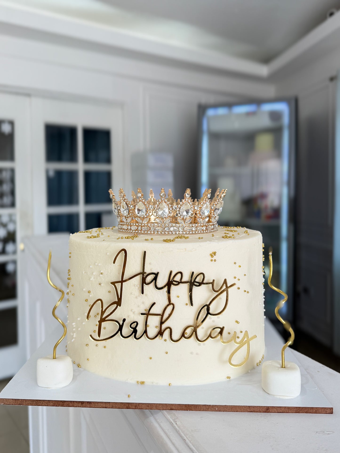 Pastel Cumpleaños Corona Blanca - 20 personas