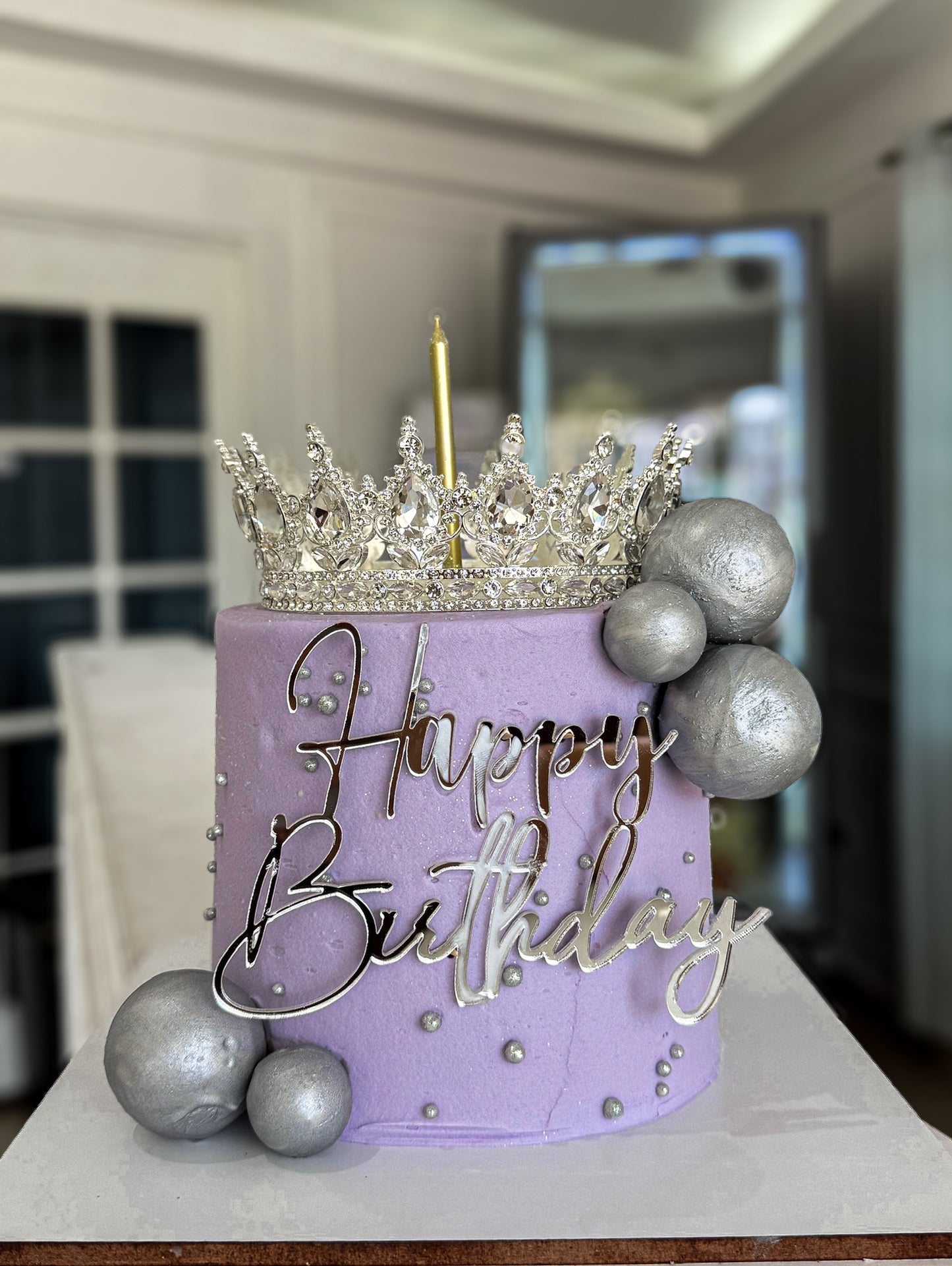 Pastel Cumpleaños Corona Lila - 10 personas