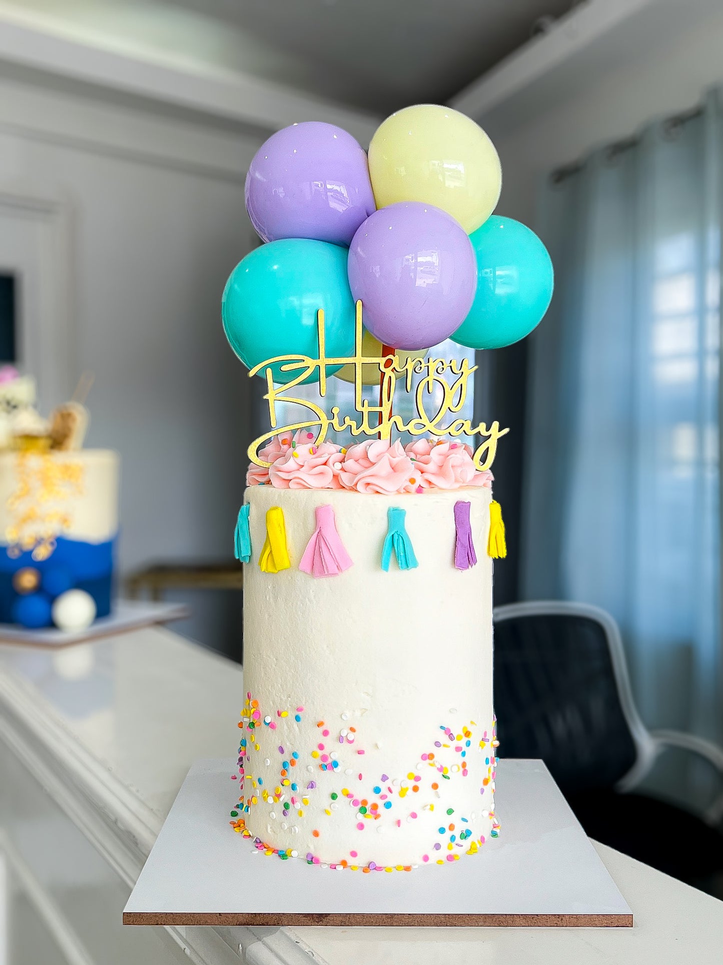 Pastel Cumpleaños con globitos - 15 personas